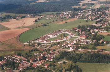 Arc-et-Senans.jpg (15444 octets)