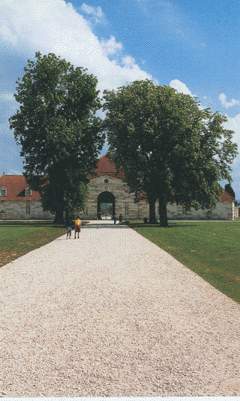 Arc-et-Senans3.jpg (17072 octets)