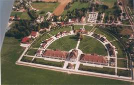 Arc-et-Senans5.jpg (10492 octets)