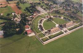 Arc-et-Senans1.jpg (5774 octets)